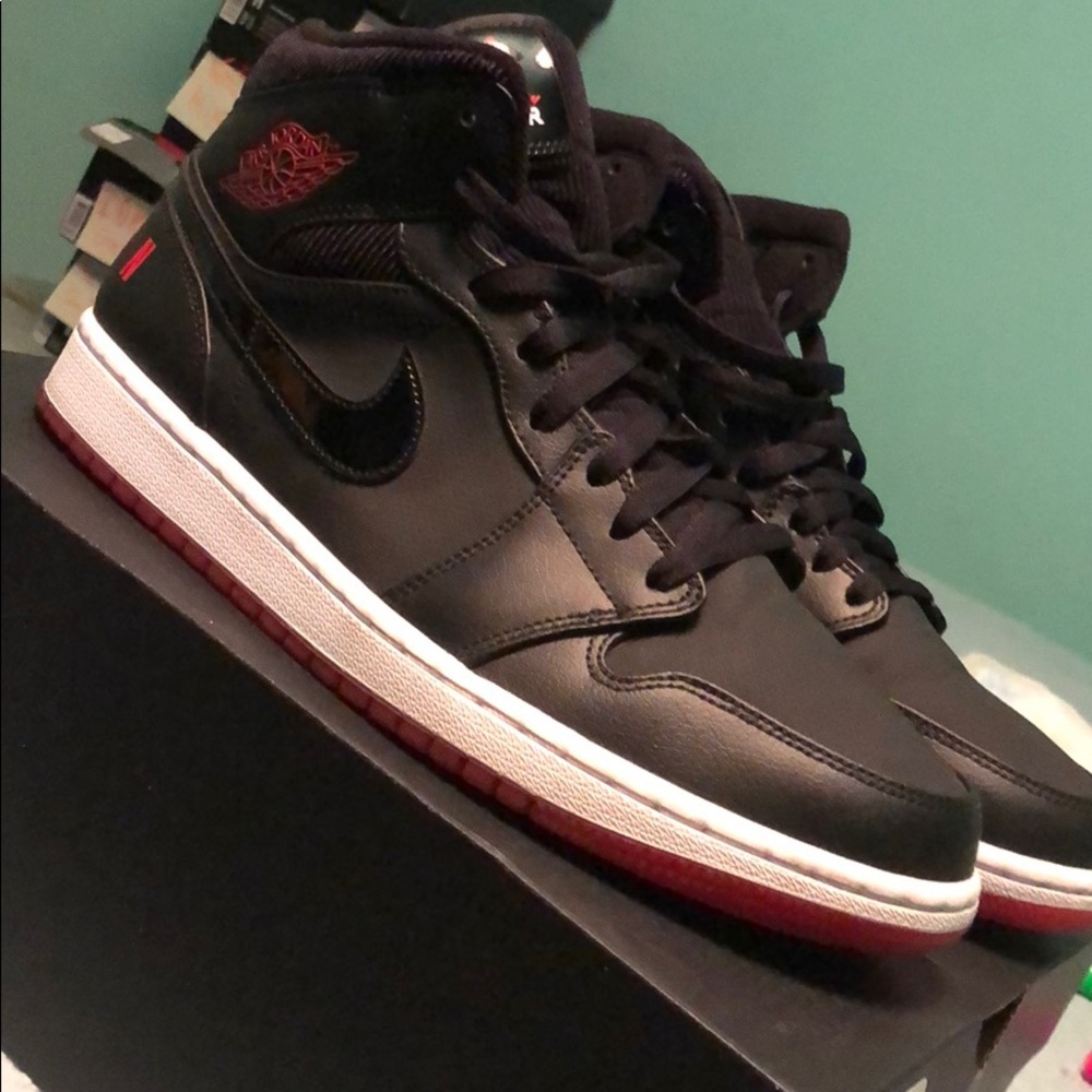 Jordan 1 mid
